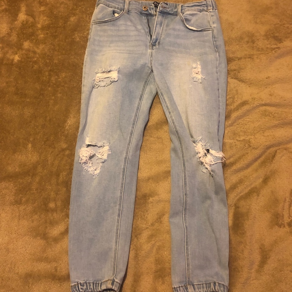 Ripped high waisted jeans